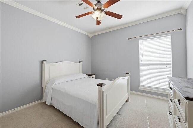 Building Photo - 2490 Amberwood Dr