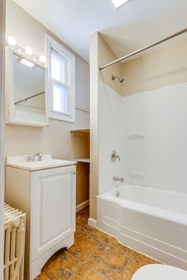 Building Photo - AVAILABLE JUNE 2026 - Spacious 2 Bedroom Home w/ SECONDS from Shiloh & Grandview!