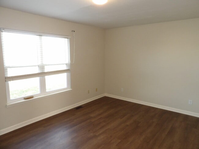 Building Photo - 107 Shannon Ln