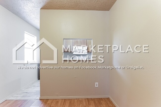 Building Photo - 404 E Texas Dr