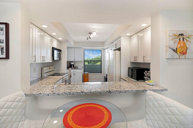 Building Photo - 6562 Boca Del Mar Dr