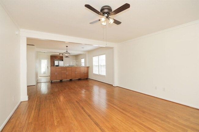 Building Photo - 905 Kern St
