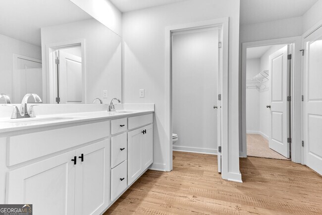 Building Photo - 1105 Holland Rose Dr