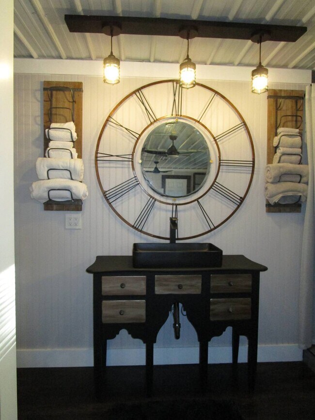 Building Photo - 362 Sunshine Ave