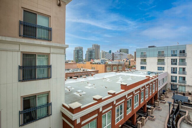 Building Photo - Stylish & Spacious Courtyard-Facing Condo in the Heart of Gaslamp