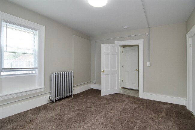 Building Photo - 60 Howes St