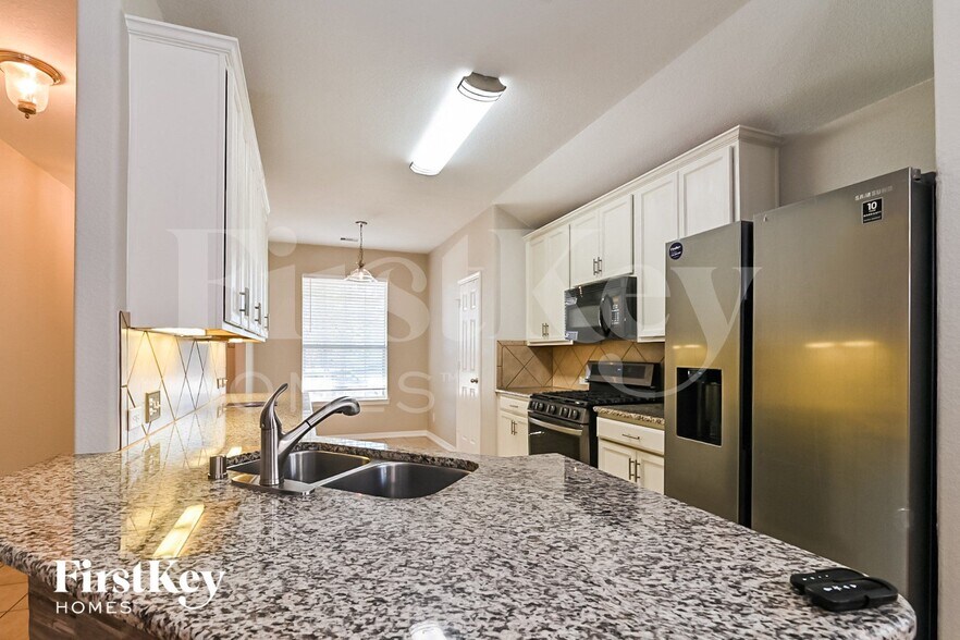 Building Photo - 9907 Clanton Pines Dr