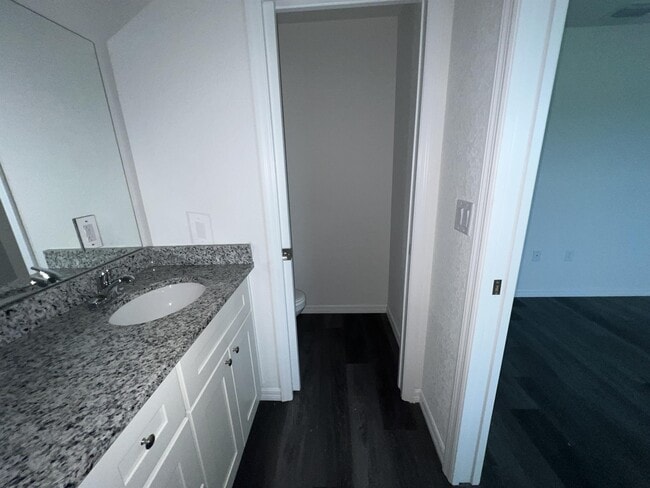 Building Photo - 9 Maple Ln