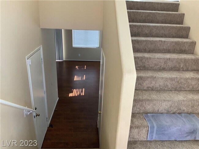 Building Photo - CHARMING SPLIT LEVEL HOME. FEATURING OPEN FAMILY ROOM