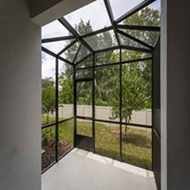 Building Photo - Stylish 3-Bedroom Townhome in Gated Sanfor...