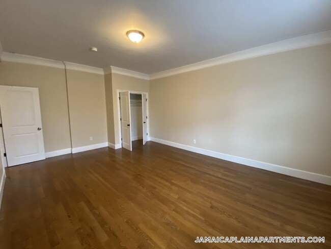 Building Photo - 27 Lamartine St