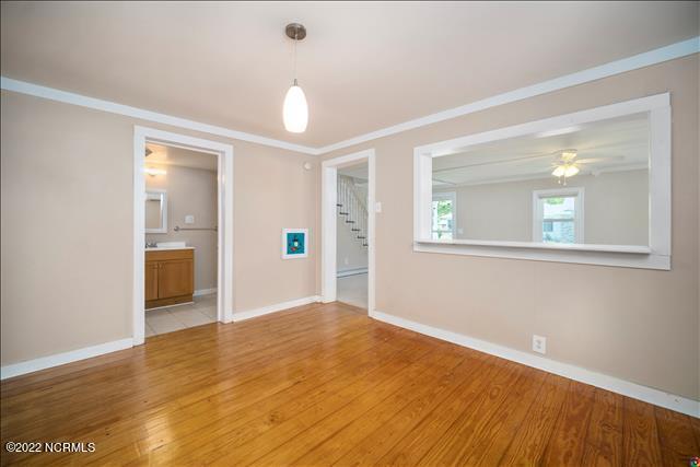 Building Photo - 203 S Elm St