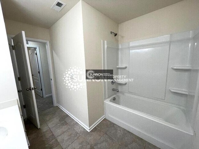 Building Photo - End Unit 3 BR 2.5 BA w/ Garage