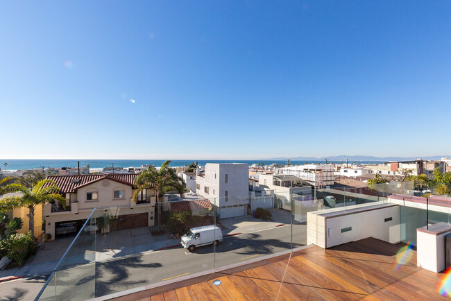 Building Photo - 814 Monterey Blvd