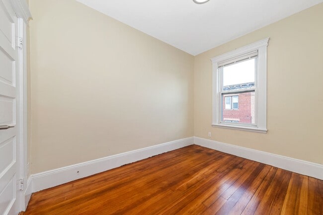Building Photo - 40 Brackett St