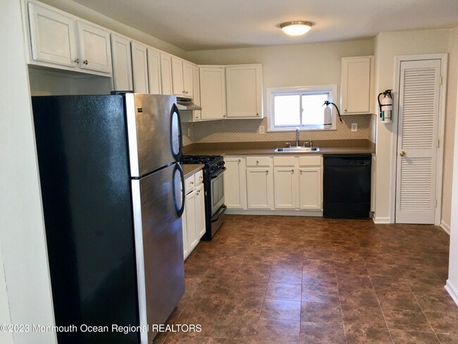 Building Photo - 200 7th Ave