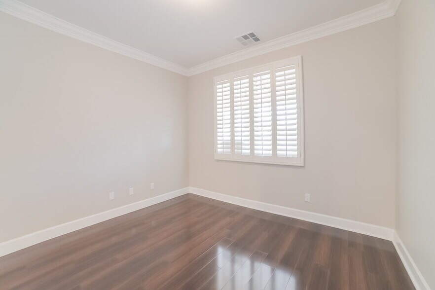 Building Photo - 7222 W Alta Vista Rd