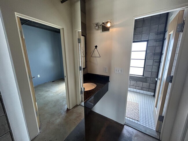 Building Photo - 360 W 300 S