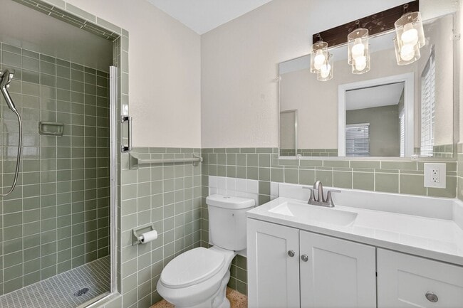 Building Photo - Fully Renovated Canal-Front Home on the Harris Chain of Lakes!