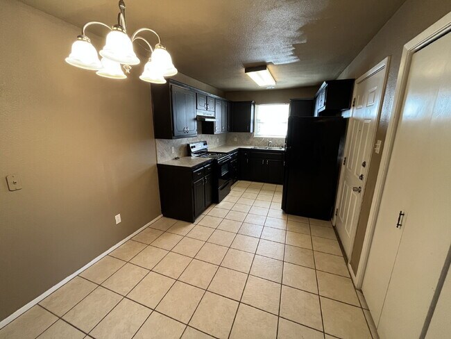 Building Photo - 7513 Avenue W Unit A - 2/1/1 in South Lubbock