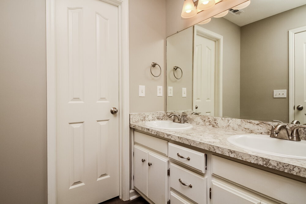 Building Photo - 3079 Roscommon Dr