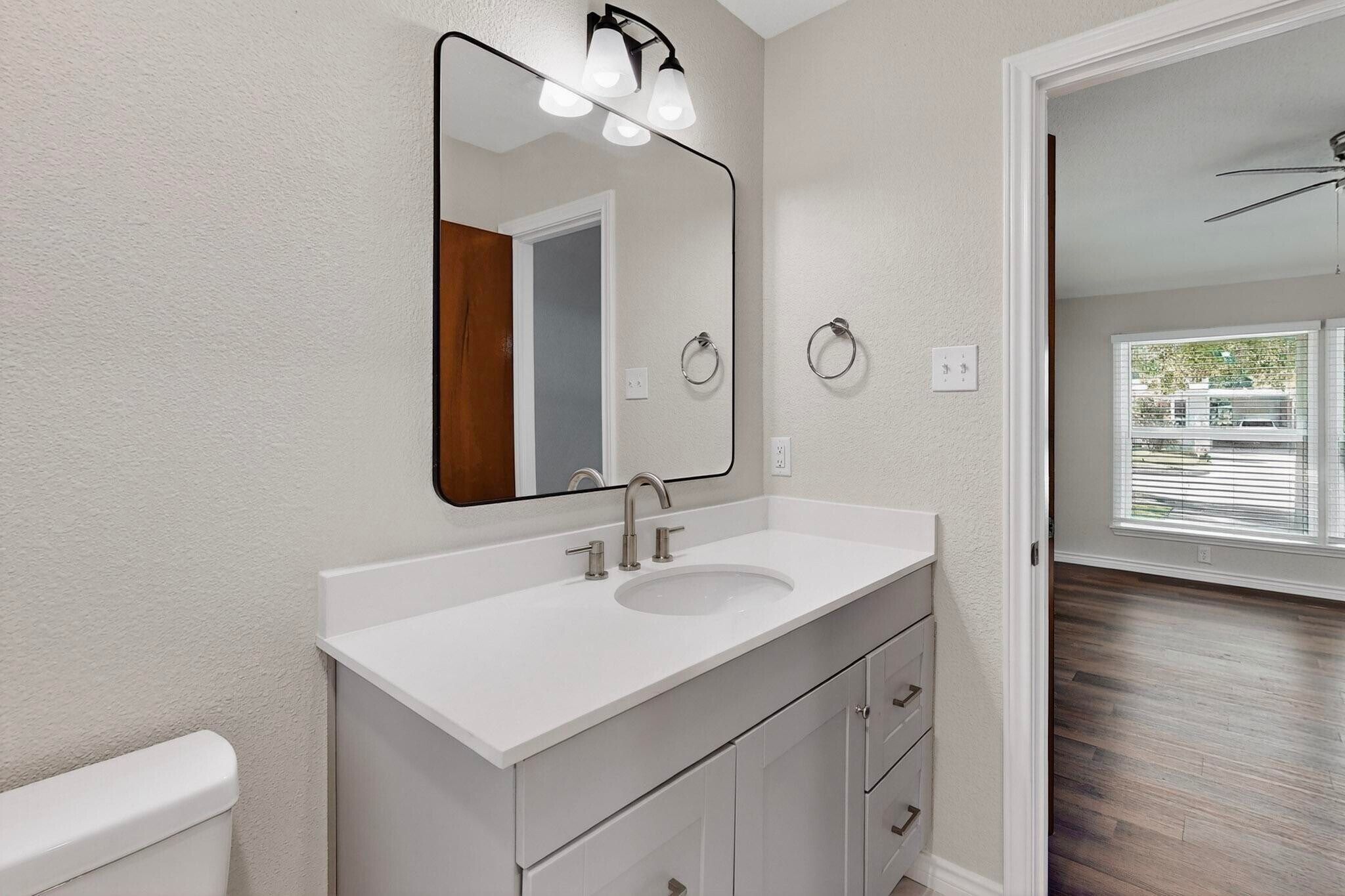 Building Photo - 2207 Housley Dr