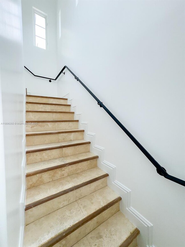 Building Photo - 10170 SW 75th Pl