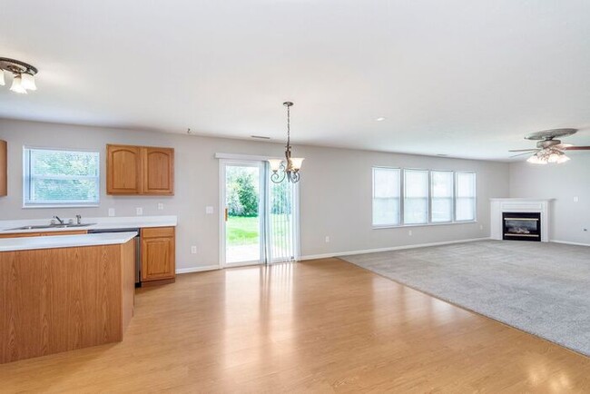 Building Photo - 4 Bedroom with a 3 Car Garage in Zionsvill...