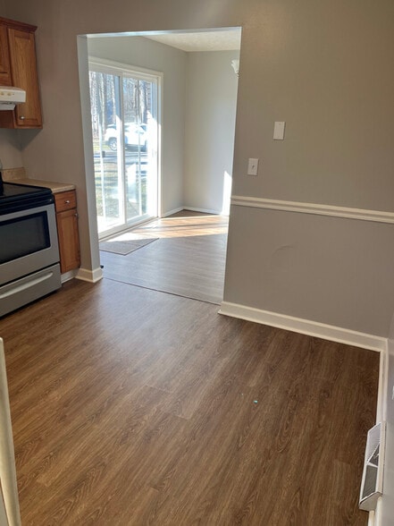 Building Photo - 1267 Rosewood Dr NE