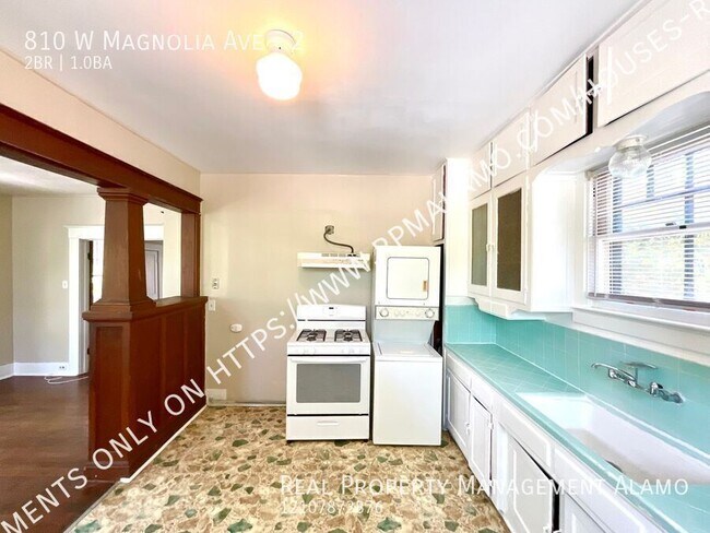 Building Photo - 810 W Magnolia Ave