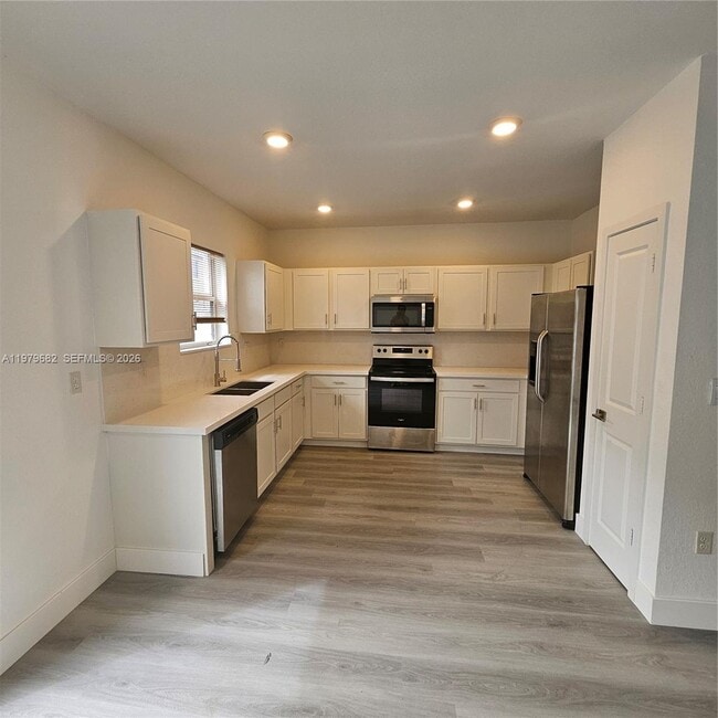 Building Photo - 1720 SE 9th Ave