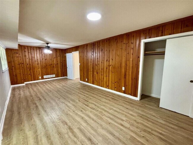 Building Photo - 2612 Dawn Dr