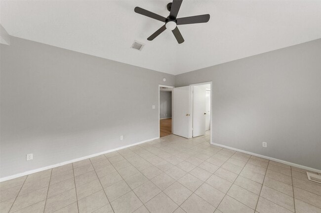 Building Photo - 25 Shady Oak Ln