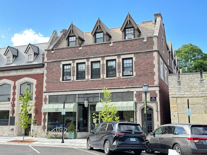 Building Photo - 701 Elm St