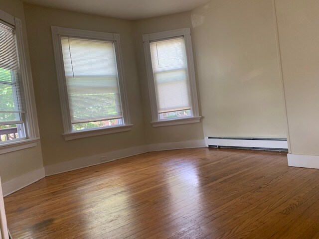 Building Photo - 172 Grafton St