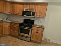Building Photo - 598 Belmont Ave
