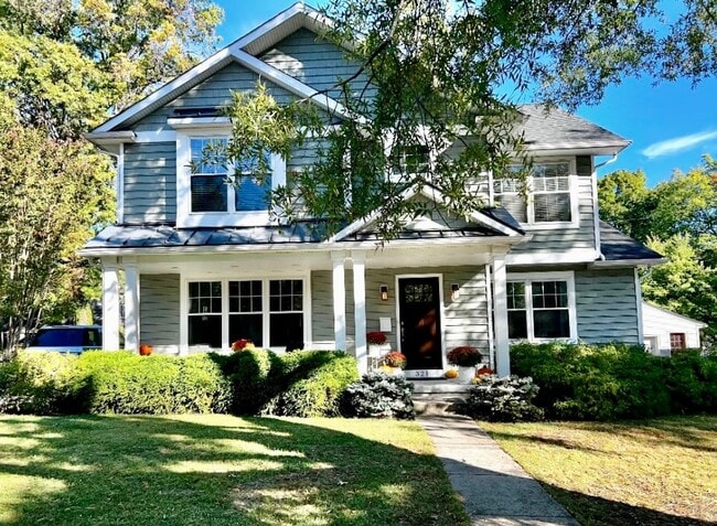 Building Photo - 321 E Cottage Ave