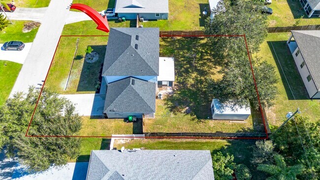 Building Photo - 2056 SW Grant Ave