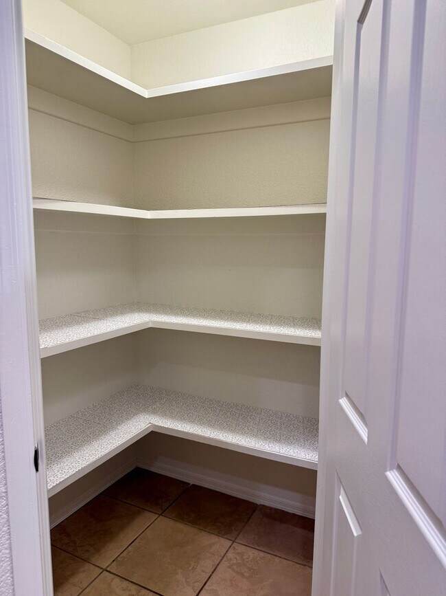 Building Photo - 3108 S Ragen Dr