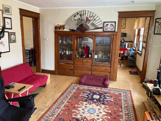 Building Photo - 601 E Burleigh St