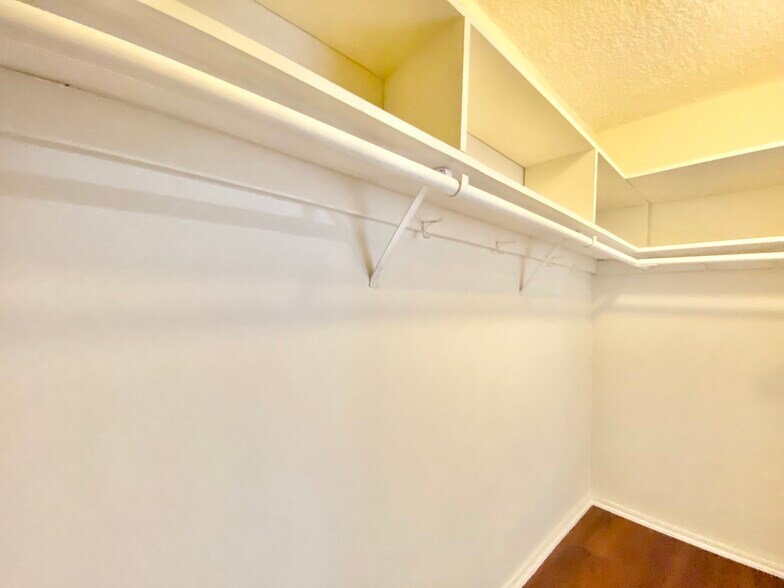 Building Photo - 7010 Lanewood Ave