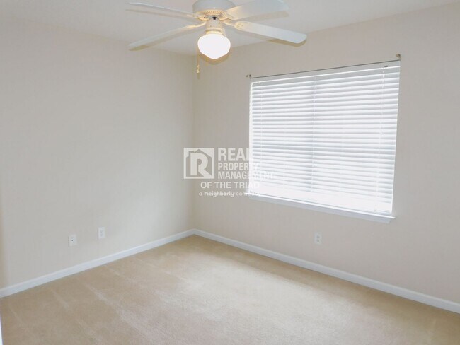 Building Photo - *NW High School* Lovely 4BR/2.5BA Home off...
