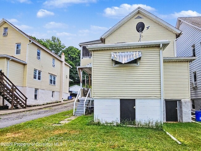 Building Photo - 310 21st Ave