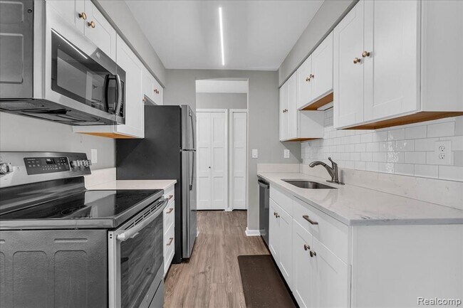 Building Photo - 411 S Old Woodward Ave