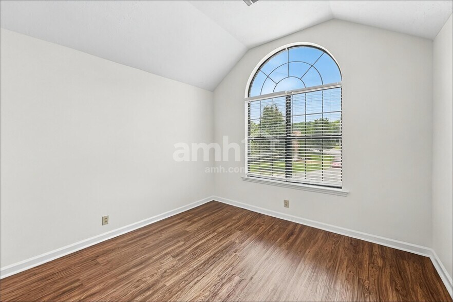 Building Photo - 924 Colo Cove
