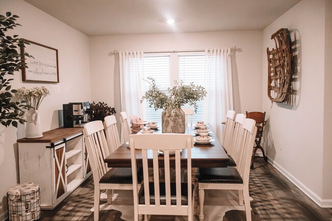 Building Photo - 228 Lockwood Way E