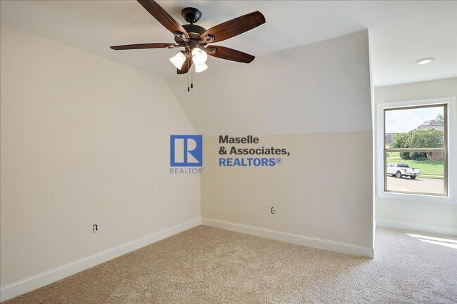 Building Photo - 206 Glen Trail