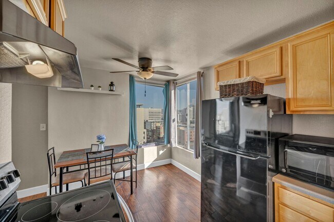 Building Photo - Fully Furnished Downtown Condo