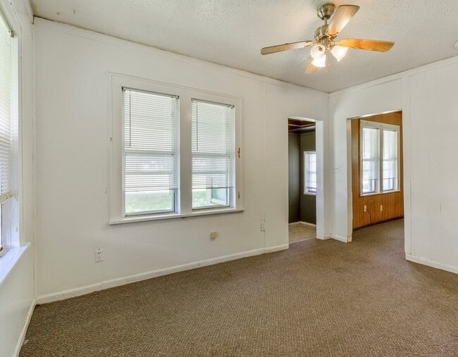 Building Photo - 220 NE 3rd St