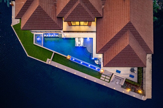 Building Photo - 2934 NE 8th Ave